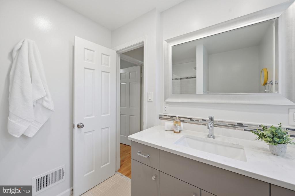 10908 WICKSHIRE WAY Unit: F-5
