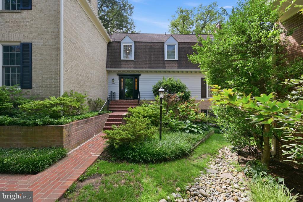 10908 WICKSHIRE WAY Unit: F-5