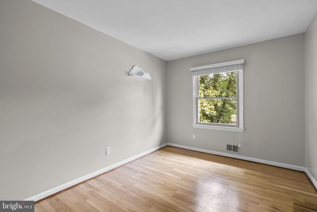 822 LOXFORD TERRACE