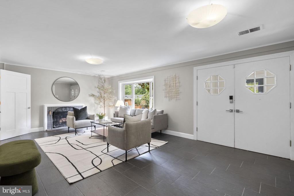 822 LOXFORD TERRACE