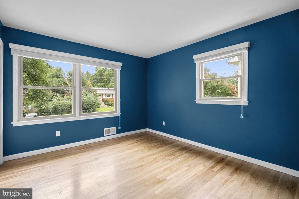 822 LOXFORD TERRACE