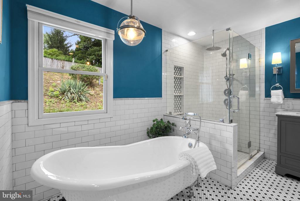 822 LOXFORD TERRACE