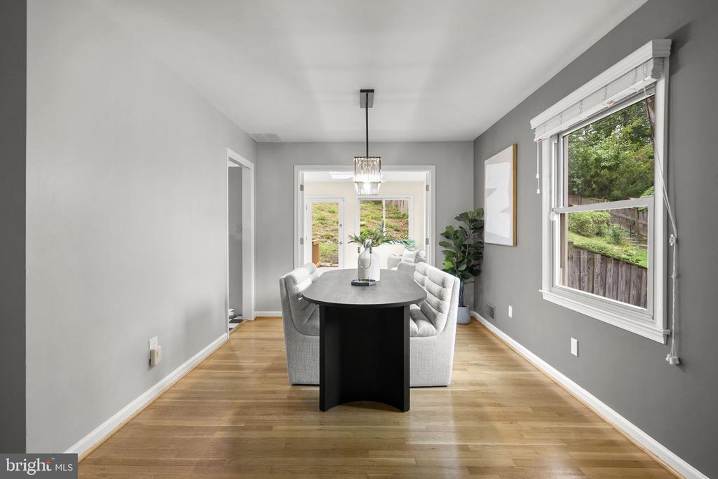 822 LOXFORD TERRACE