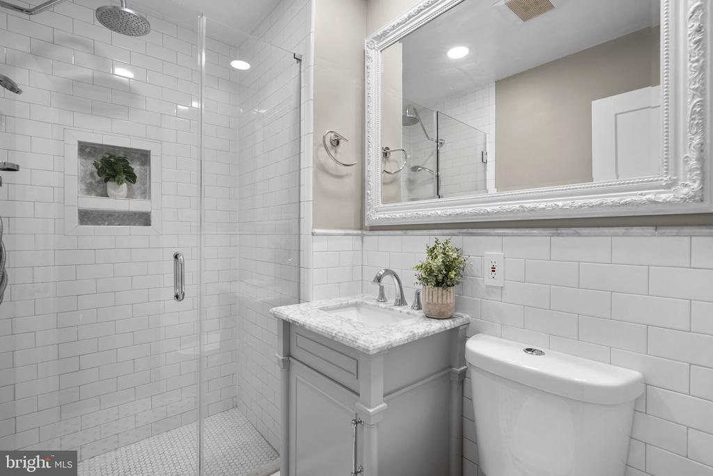 822 LOXFORD TERRACE