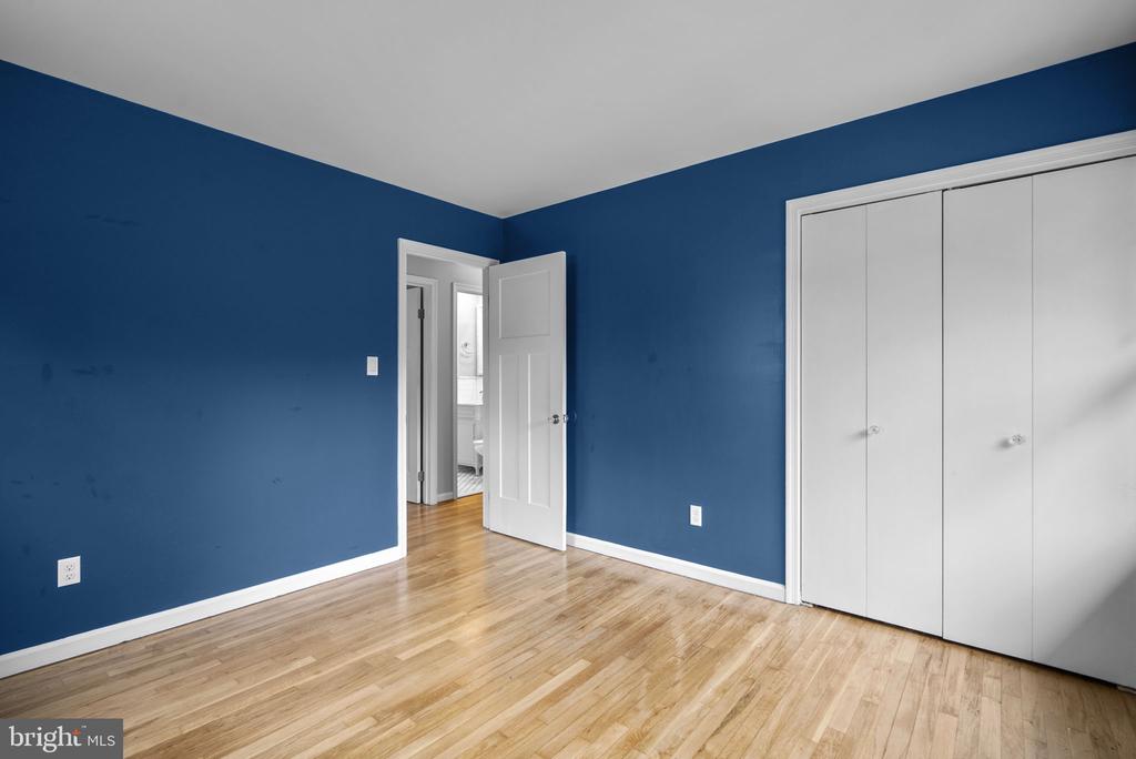 822 LOXFORD TERRACE