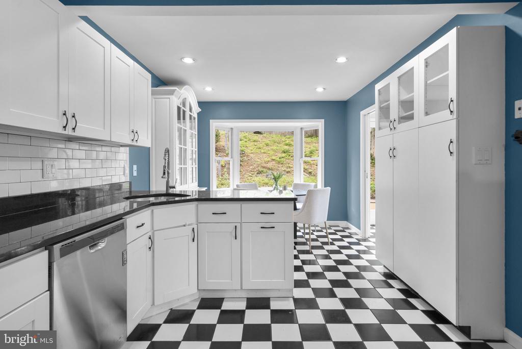 822 LOXFORD TERRACE