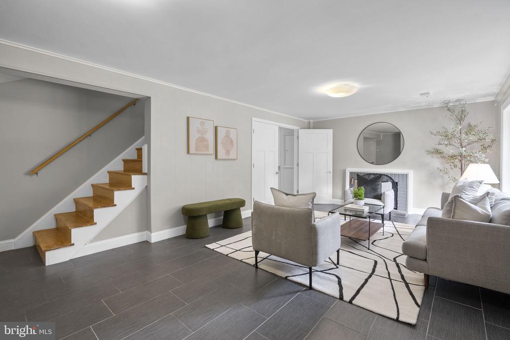 822 LOXFORD TERRACE