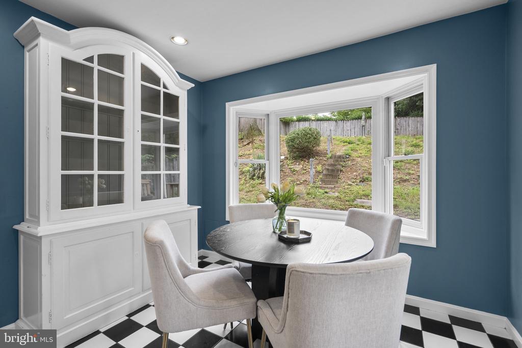 822 LOXFORD TERRACE