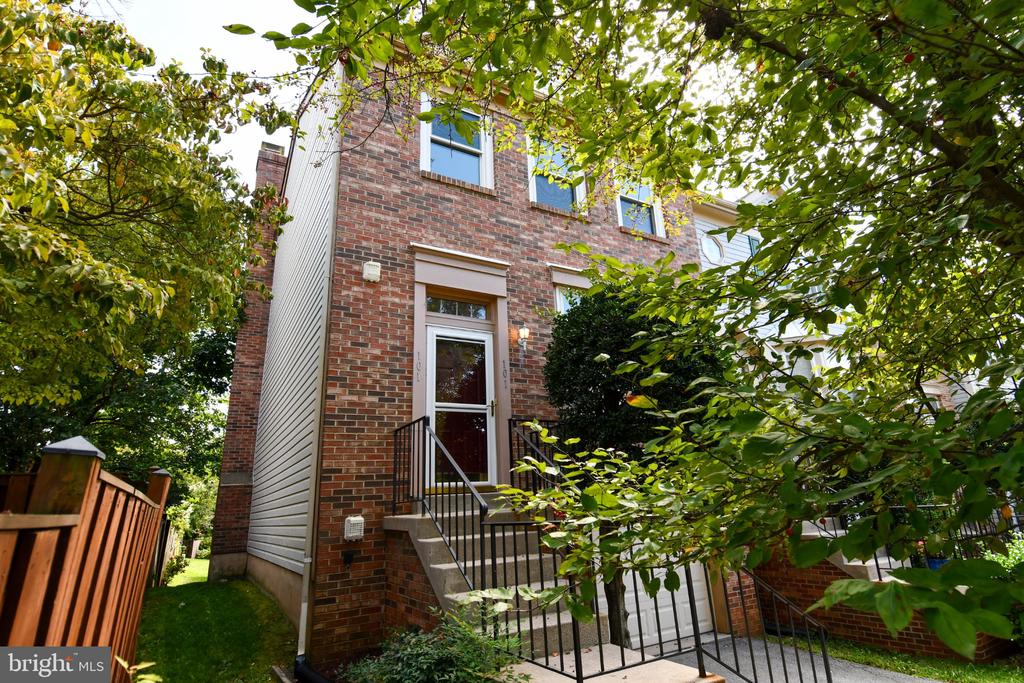 101 SMOOTHLEAF LANE