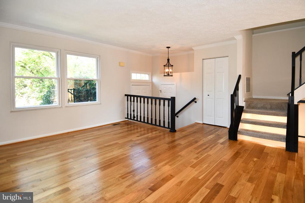 101 SMOOTHLEAF LANE