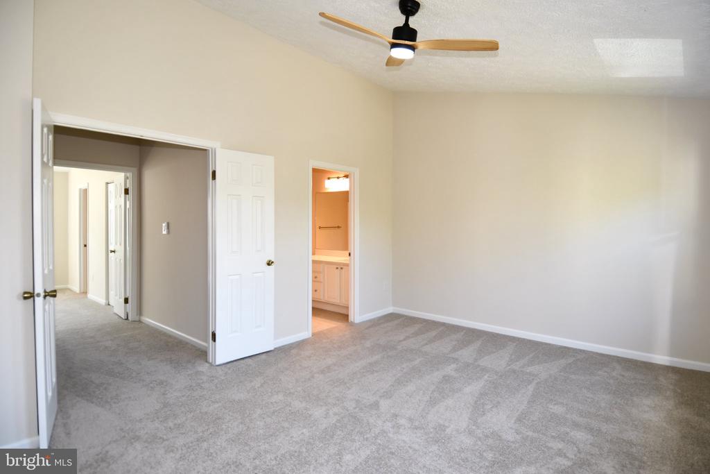 101 SMOOTHLEAF LANE