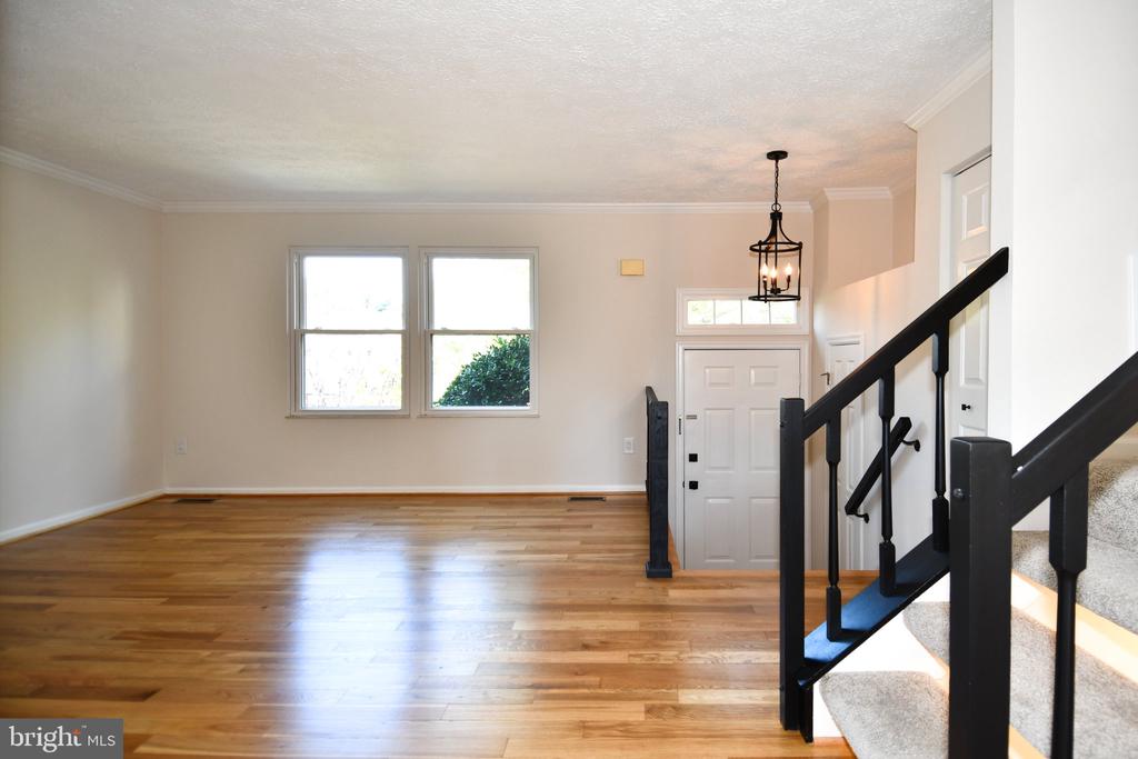 101 SMOOTHLEAF LANE