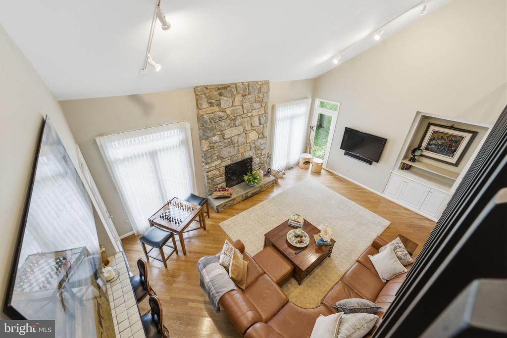 8004 SPLIT OAK DRIVE