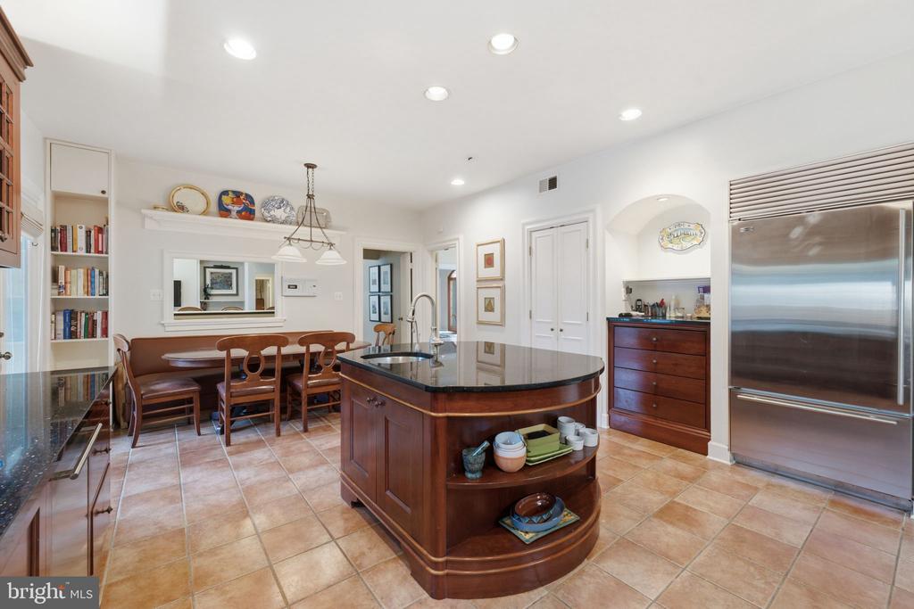 8004 SPLIT OAK DRIVE