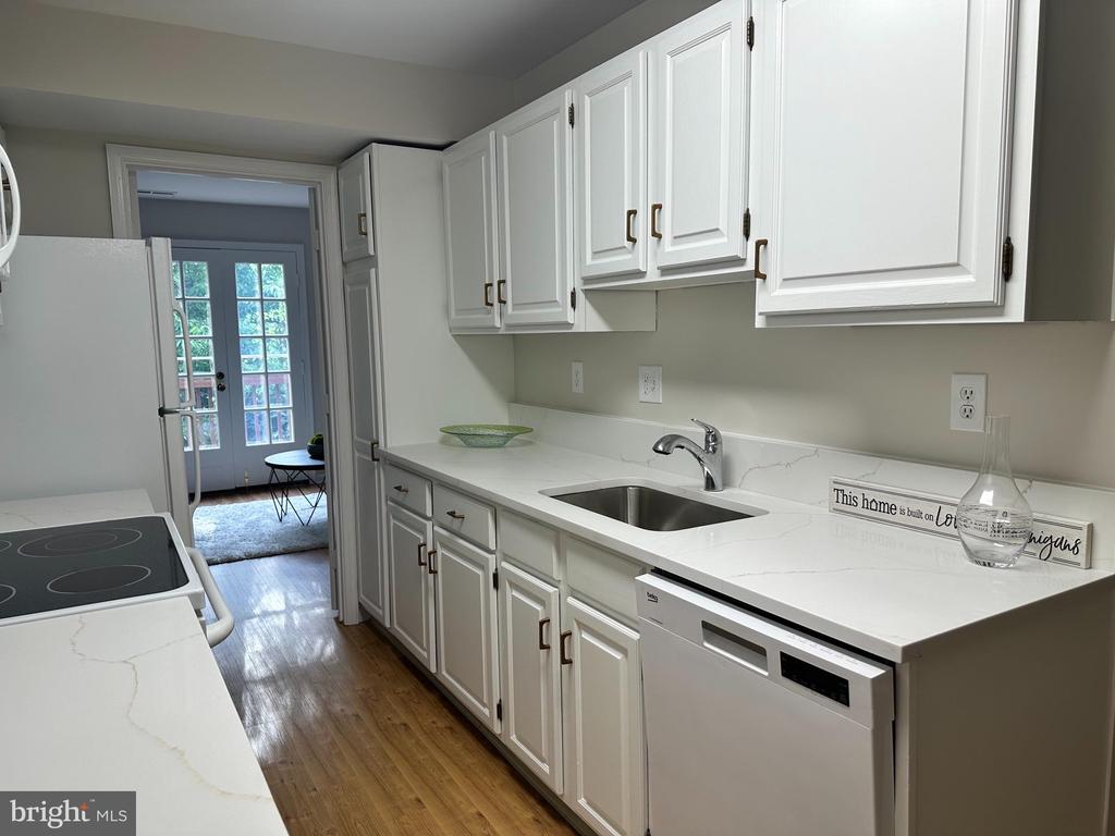 4847 CHEVY CHASE DRIVE Unit: 172