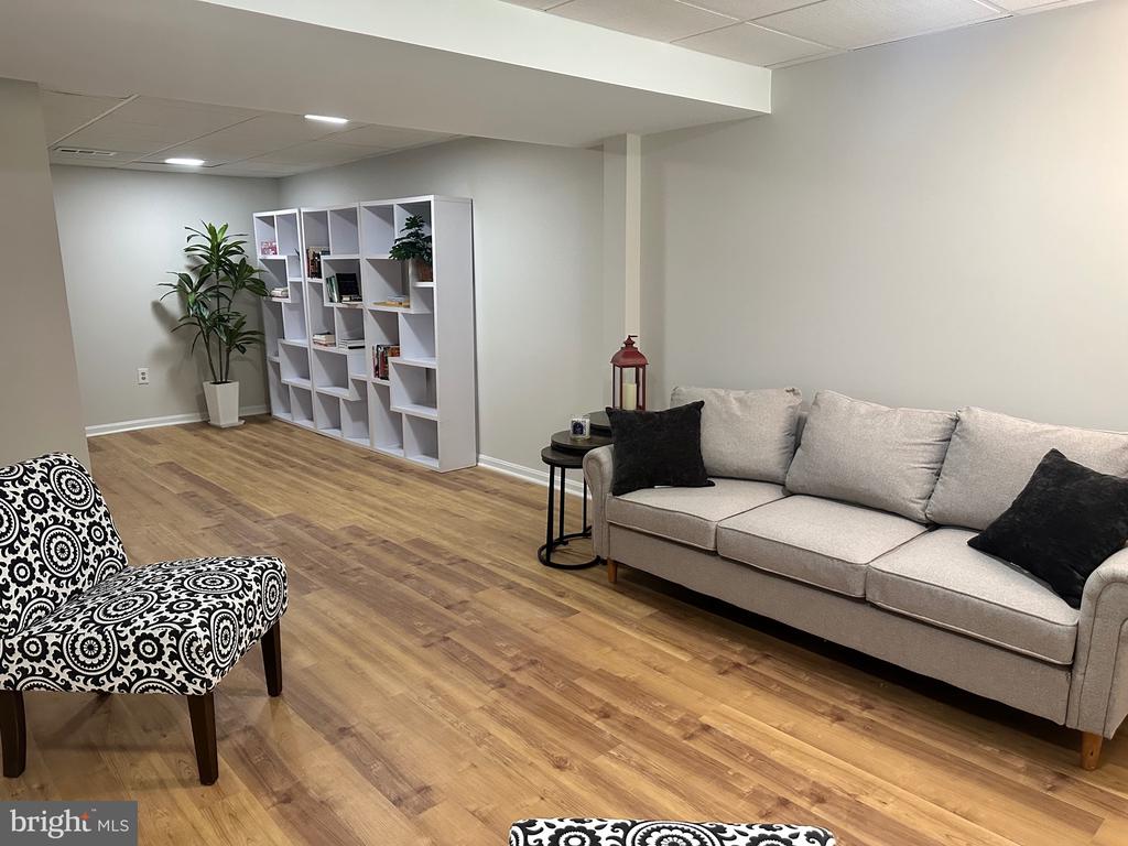 4847 CHEVY CHASE DRIVE Unit: 172