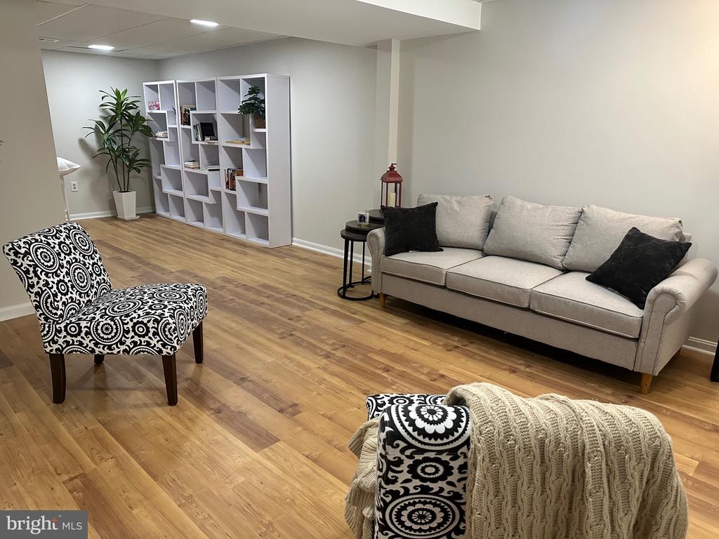 4847 CHEVY CHASE DRIVE Unit: 172