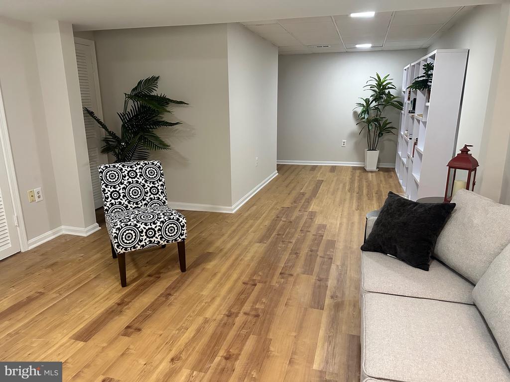 4847 CHEVY CHASE DRIVE Unit: 172