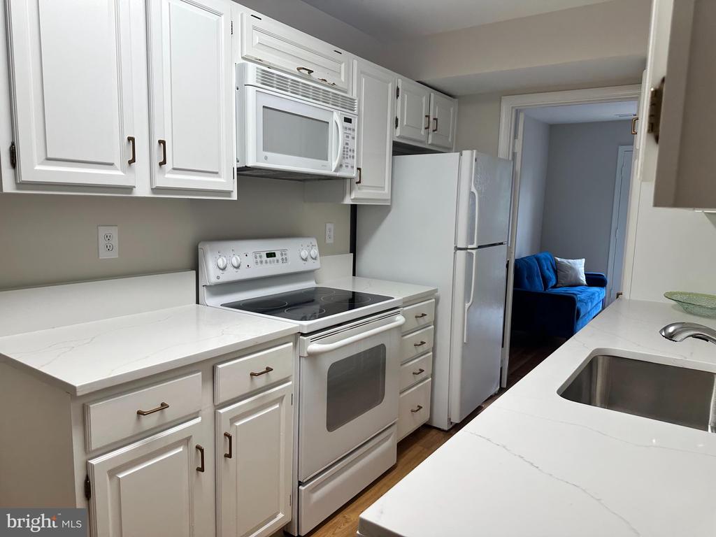 4847 CHEVY CHASE DRIVE Unit: 172