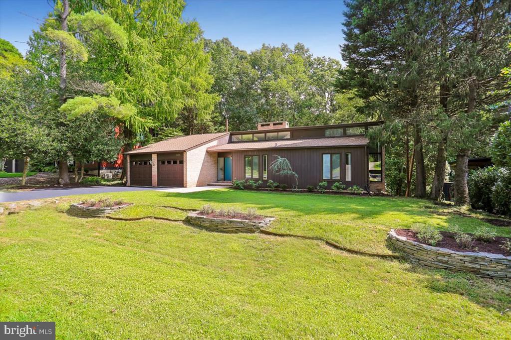 8708 HIDDEN HILL LANE
