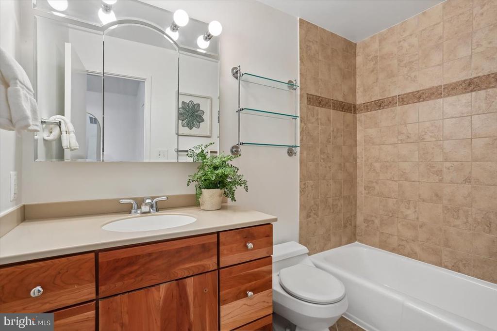 8708 HIDDEN HILL LANE