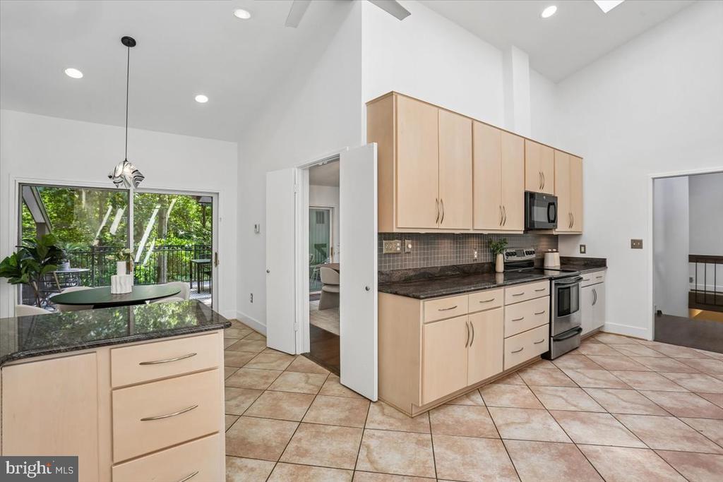 8708 HIDDEN HILL LANE
