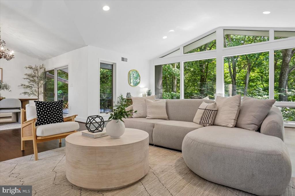 8708 HIDDEN HILL LANE