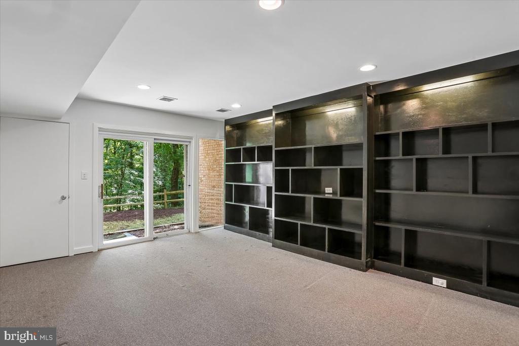 8708 HIDDEN HILL LANE