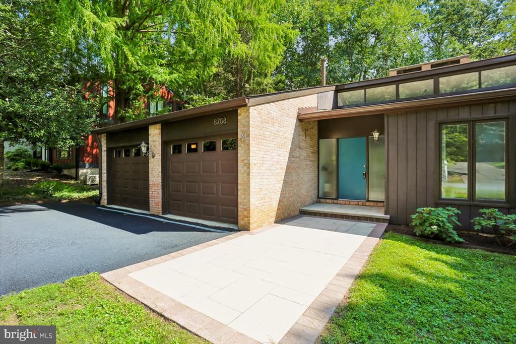 8708 HIDDEN HILL LANE