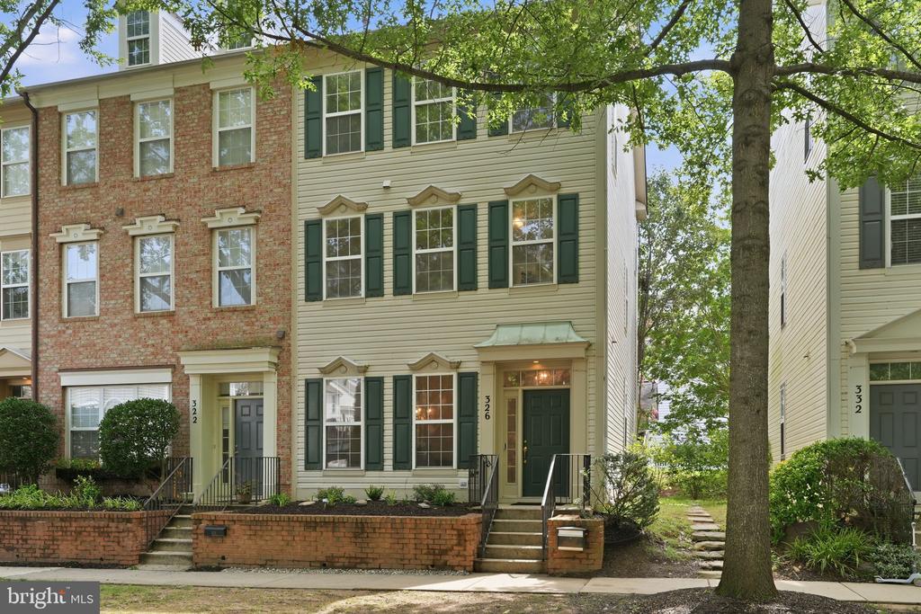 326 CHESTNUT HILL STREET