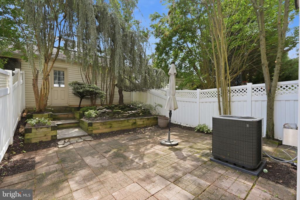 326 CHESTNUT HILL STREET