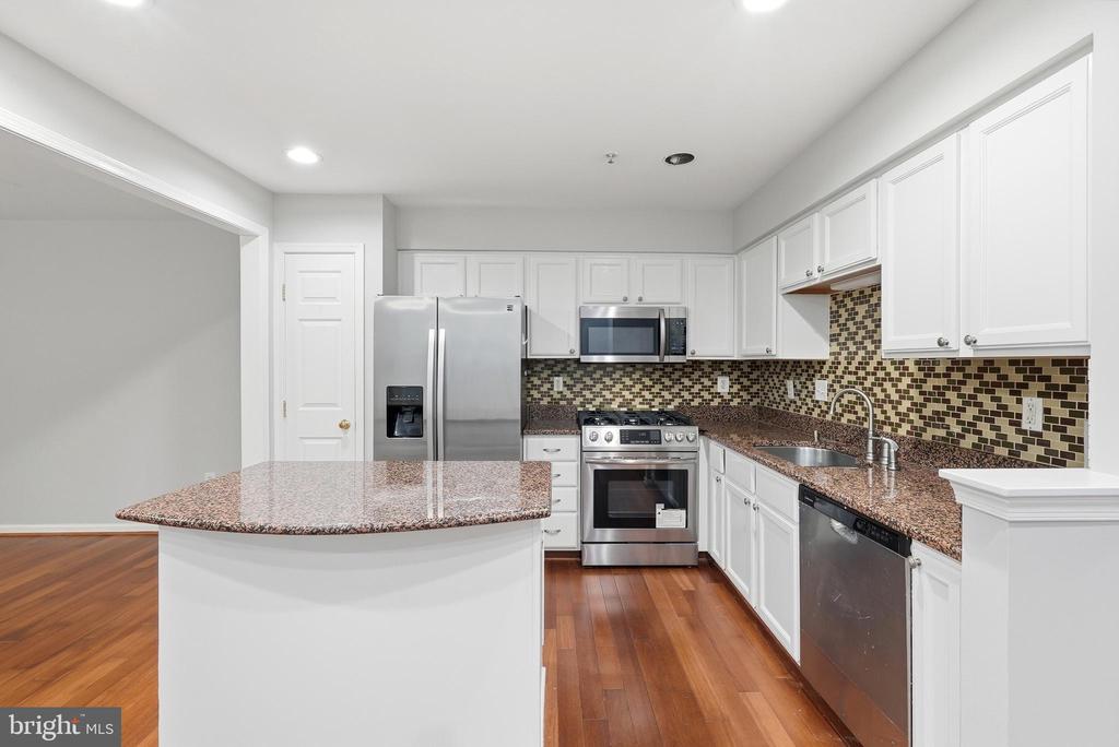 13722 PALMETTO CIRCLE