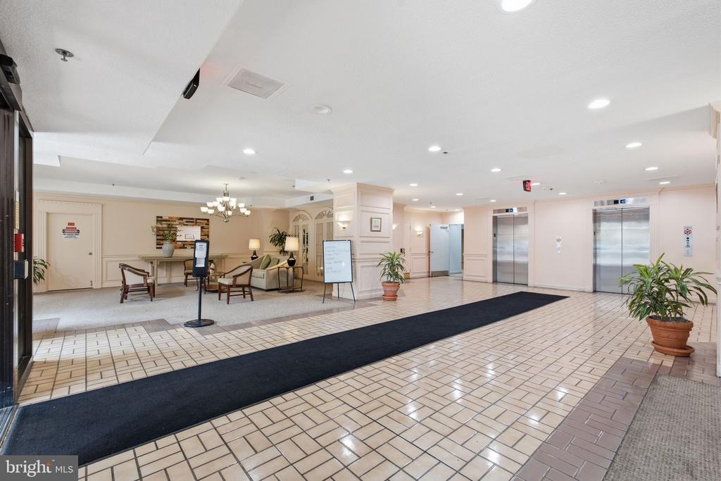 15100 INTERLACHEN DRIVE Unit: 4-822