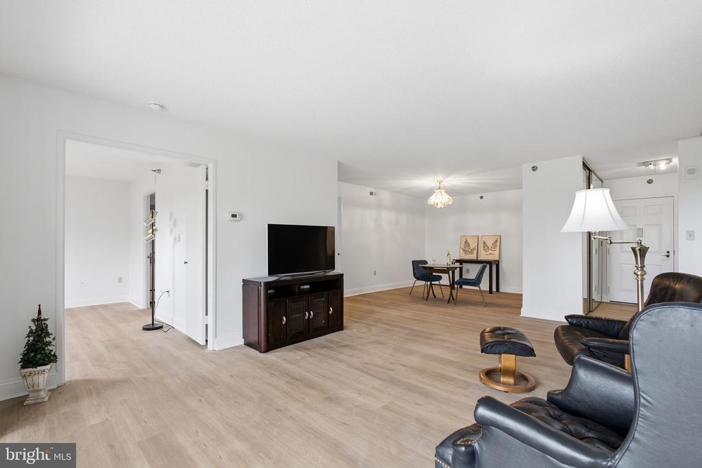 15100 INTERLACHEN DRIVE Unit: 4-822