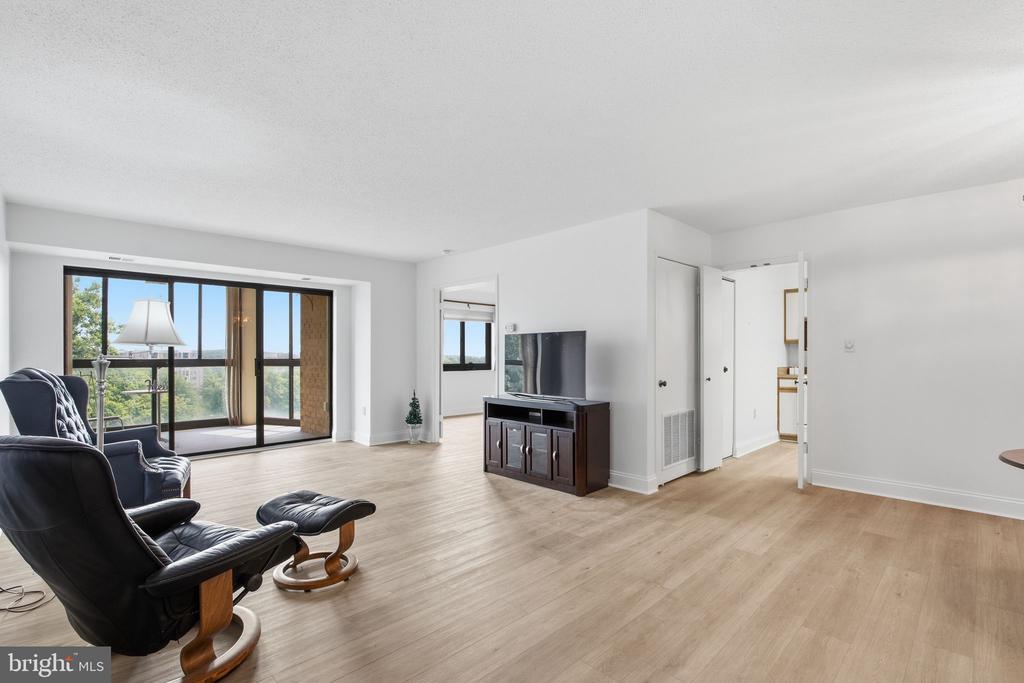 15100 INTERLACHEN DRIVE Unit: 4-822