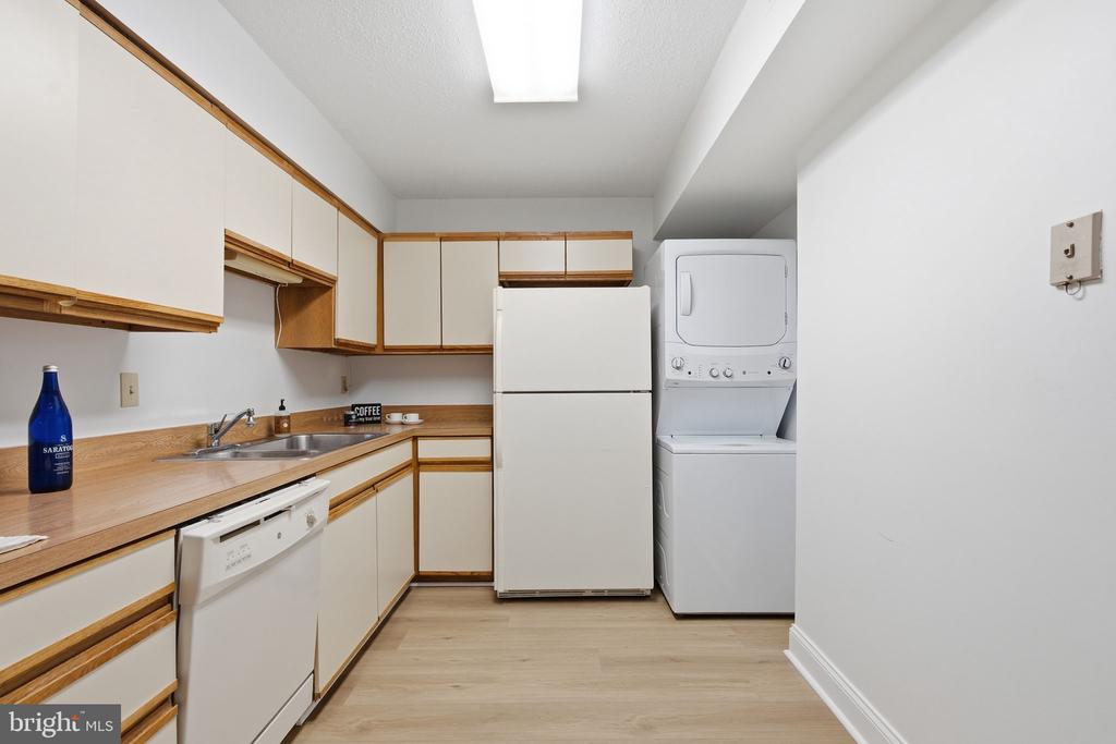 15100 INTERLACHEN DRIVE Unit: 4-822