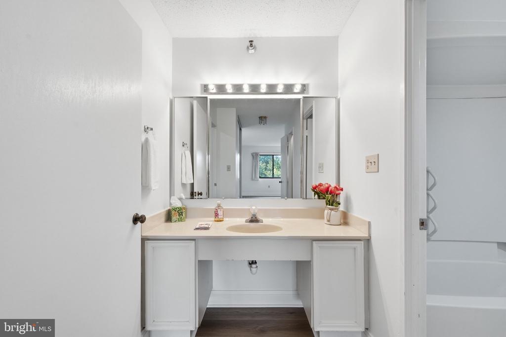 15100 INTERLACHEN DRIVE Unit: 4-822