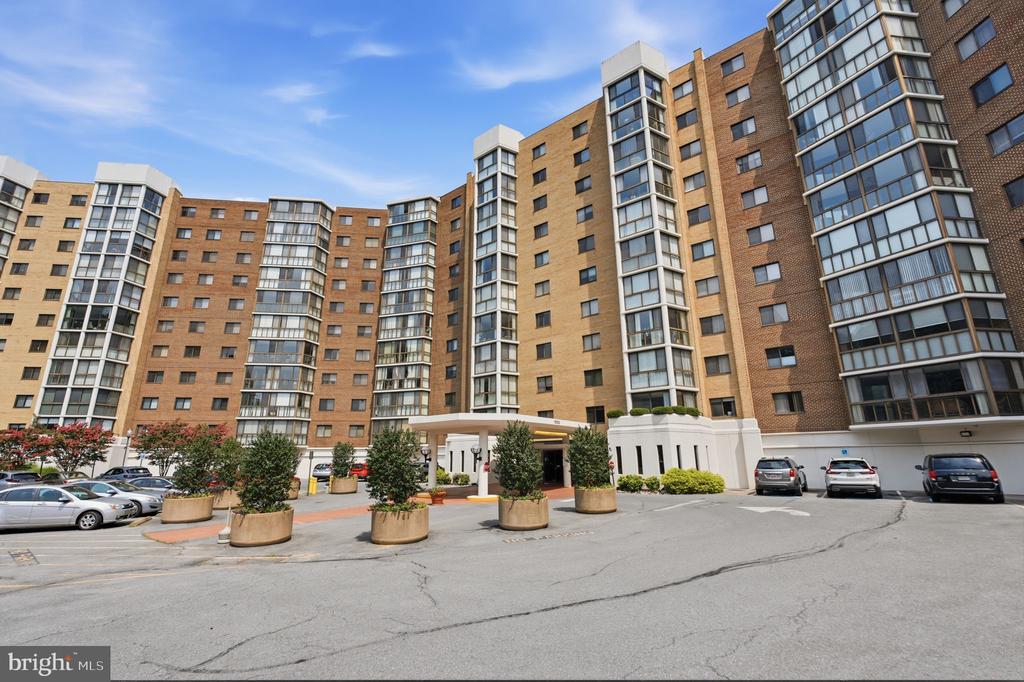 15100 INTERLACHEN DRIVE Unit: 4-822