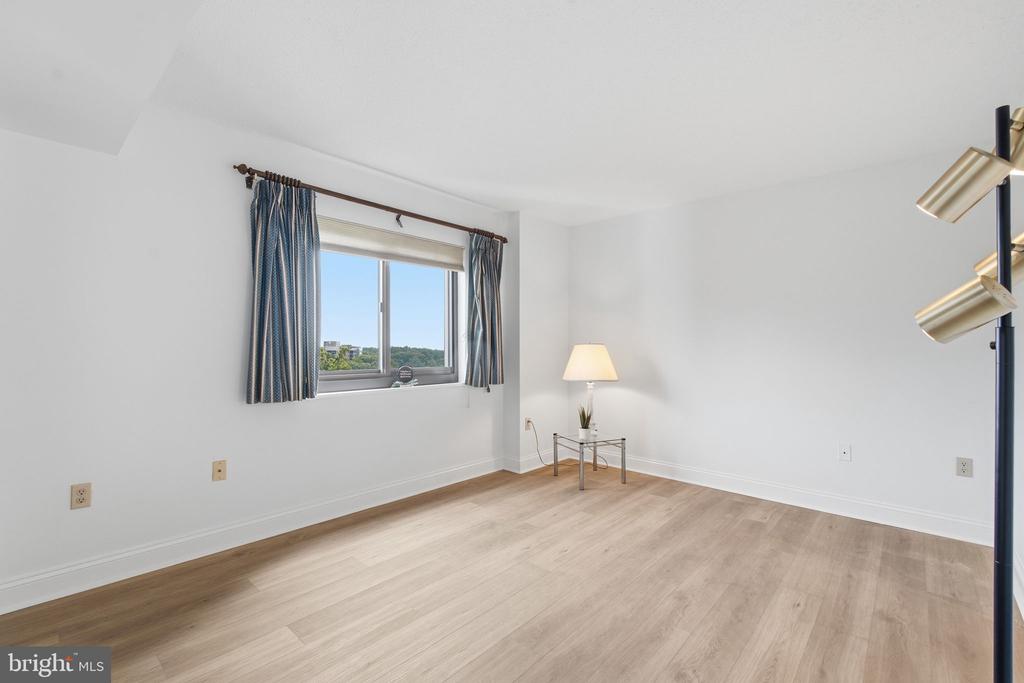 15100 INTERLACHEN DRIVE Unit: 4-822