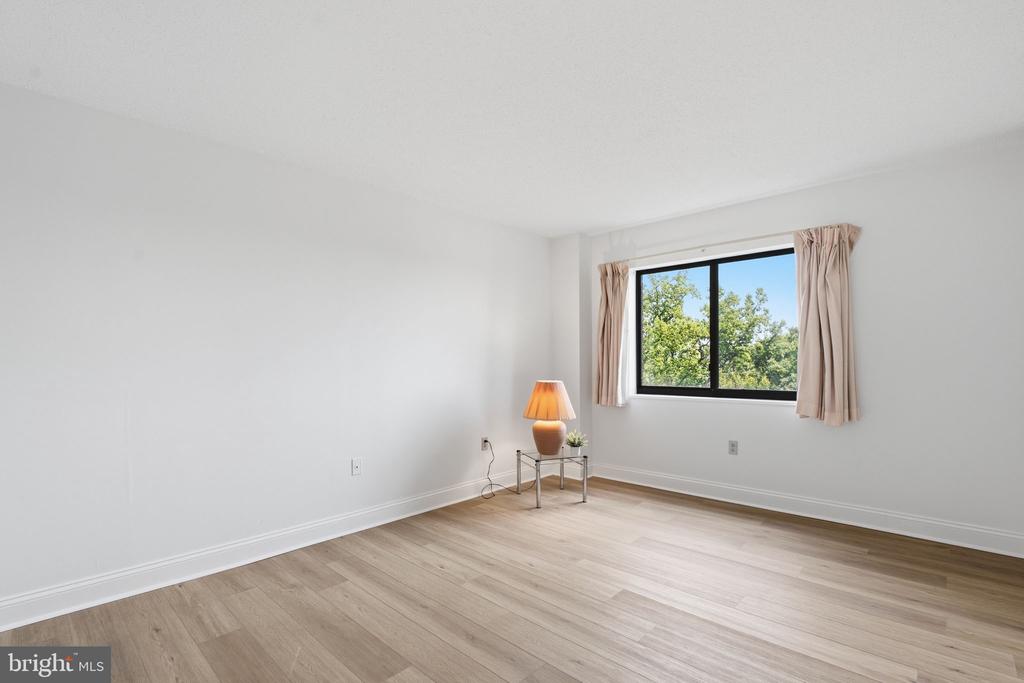 15100 INTERLACHEN DRIVE Unit: 4-822