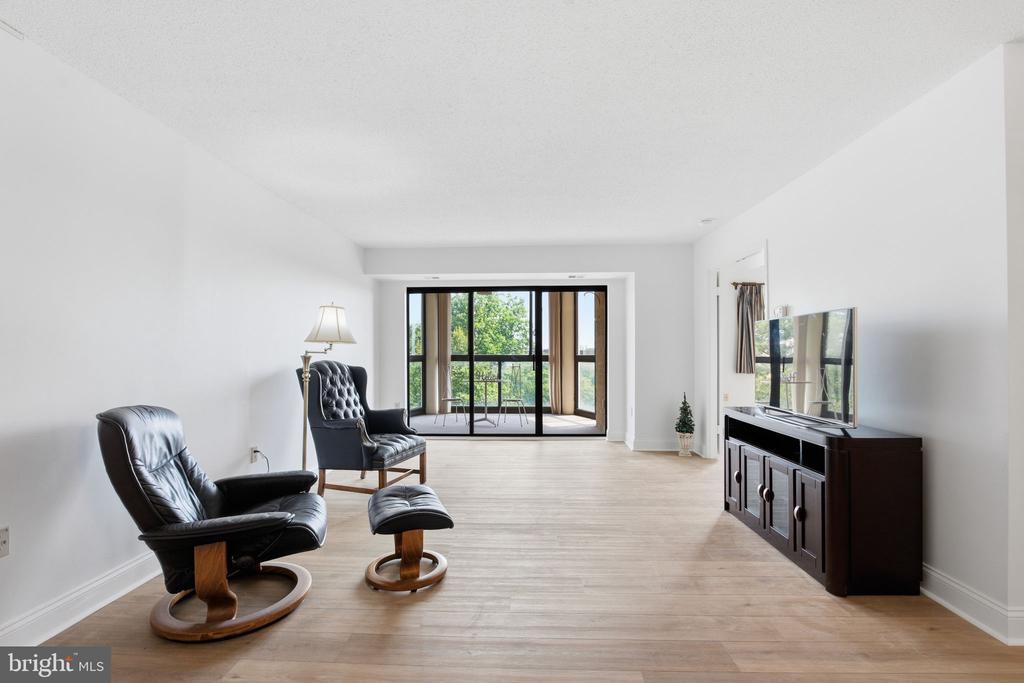 15100 INTERLACHEN DRIVE Unit: 4-822