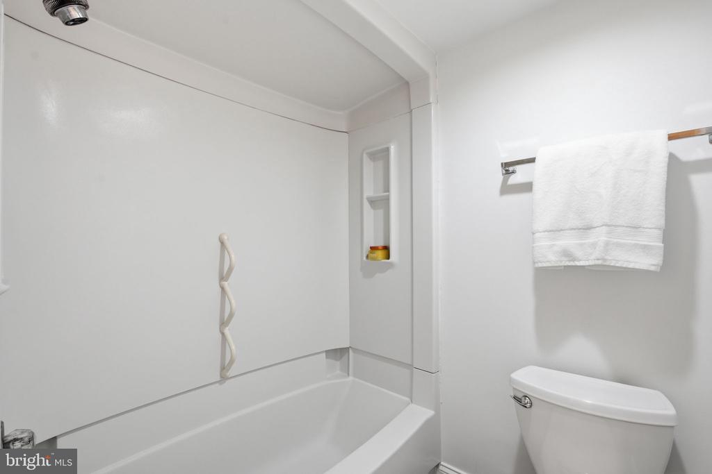 15100 INTERLACHEN DRIVE Unit: 4-822