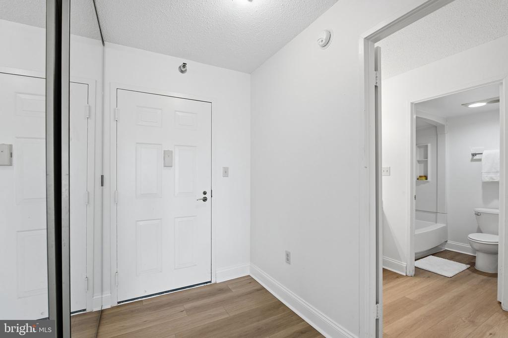 15100 INTERLACHEN DRIVE Unit: 4-822