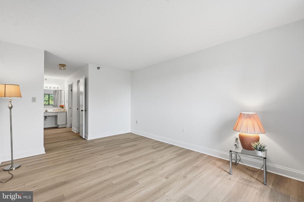 15100 INTERLACHEN DRIVE Unit: 4-822