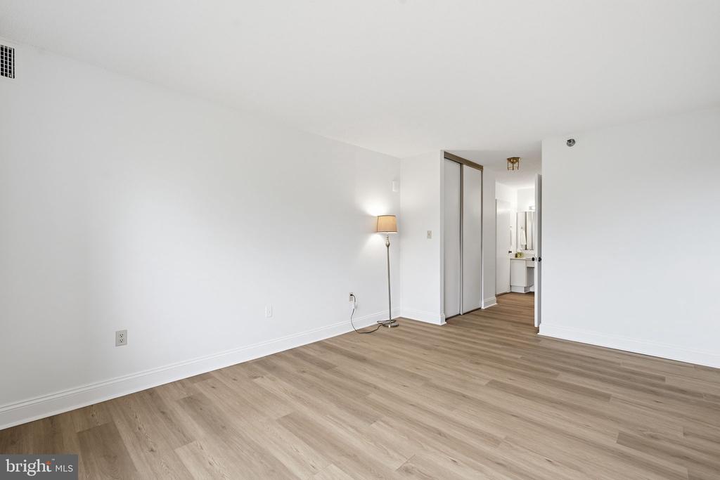 15100 INTERLACHEN DRIVE Unit: 4-822