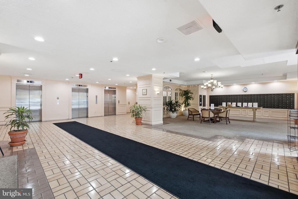 15100 INTERLACHEN DRIVE Unit: 4-822