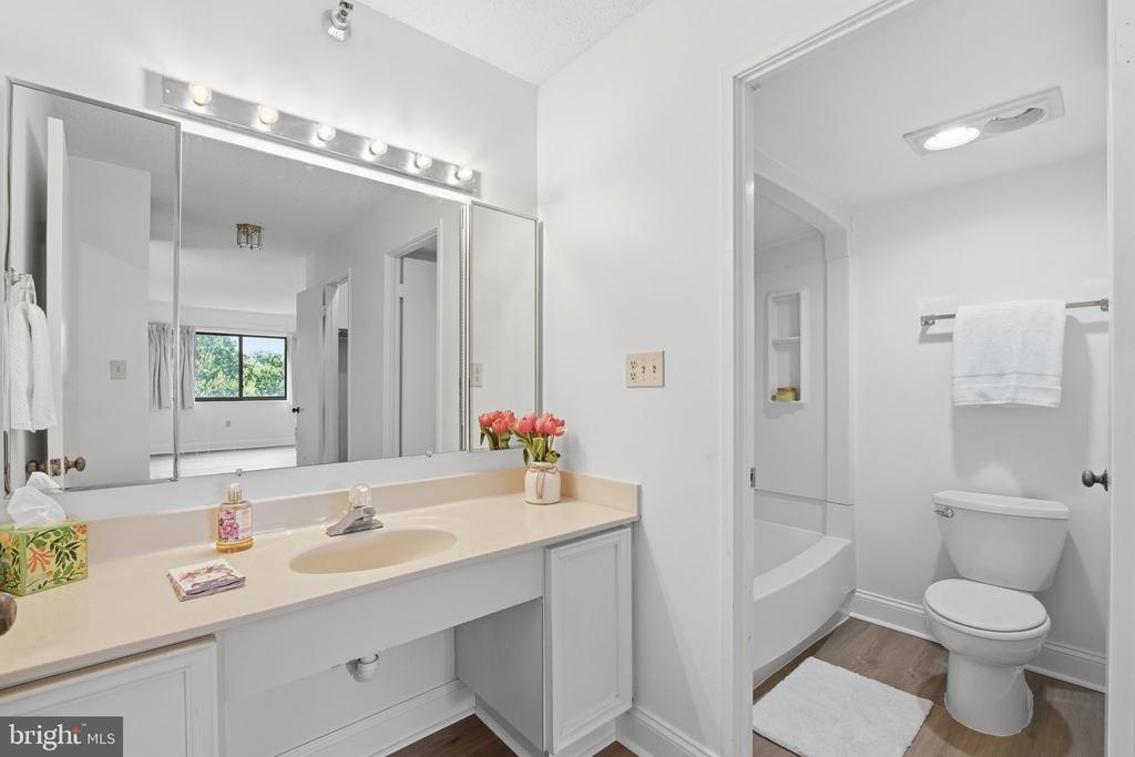15100 INTERLACHEN DRIVE Unit: 4-822