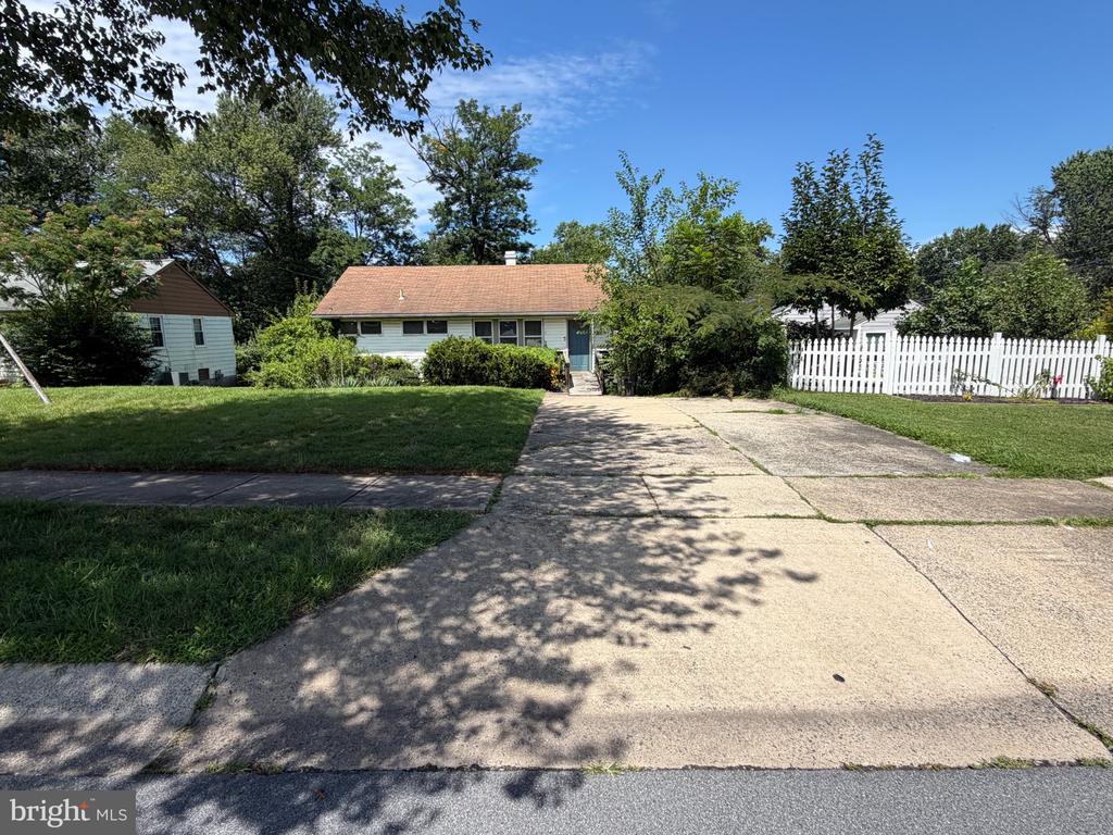 1218 BROADWOOD DRIVE