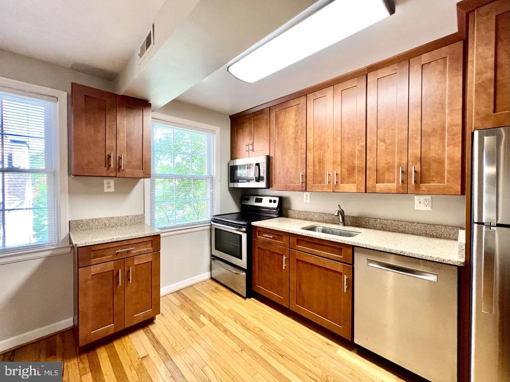 2207 WASHINGTON AVENUE Unit: 201