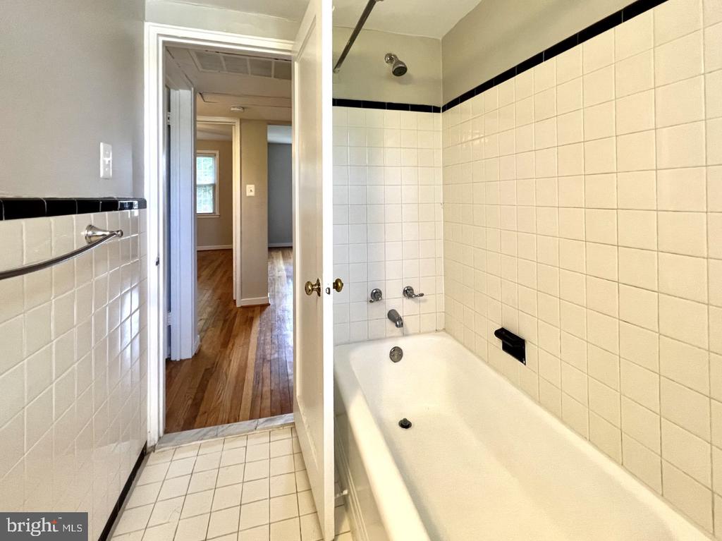 2207 WASHINGTON AVENUE Unit: 201